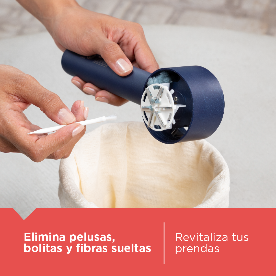 Person using a fabric shaver with text in Spanish on a neutral background